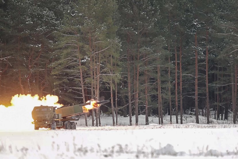 Tęsiamas pasiruošimas HIMARS sistemų integracijai į Lietuvos kariuomenę, vykdomi koviniai šaudymai
