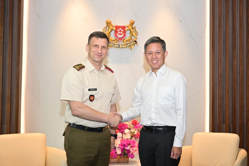 Lietuvos kariuomenės vadas atsakomojo vizito metu lankėsi Singapūre: dėmesys transatlantiniam...