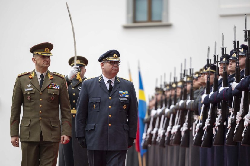 Lietuvoje lankosi Švedijos ginkluotųjų pajėgų vadas