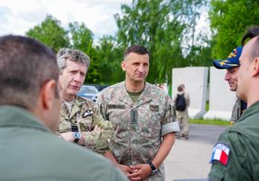 DSACEUR Air Chief Marshal Sir John Stringer is on a visit to Lithuania  - 1