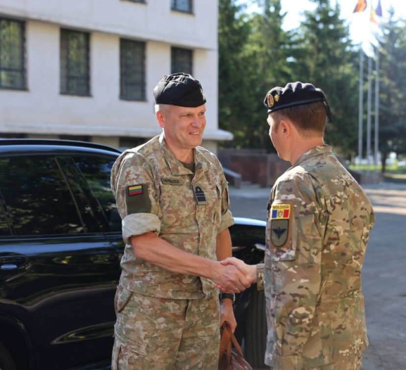 Lietuvos kariuomenės Gynybos štabo viršininkas Moldovoje aptarė dvišalio karinio bendradarbiavimo...
