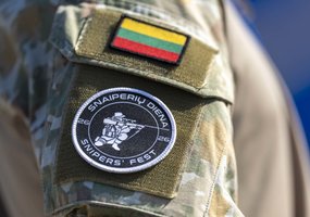 NATO šalių snaiperiai Lietuvoje varžosi dėl taikliausiojo titulo - 2