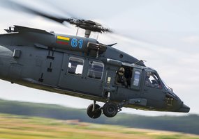 Lietuvos karinių oro pajėgų „Black Hawk“ įgulos pirmą kartą Lietuvoje surengė kovinio šaudymo... - 5