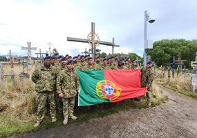 Portugalijos fuzilieriai Kryžių kalne pastatė keturių metrų kryžių - 2