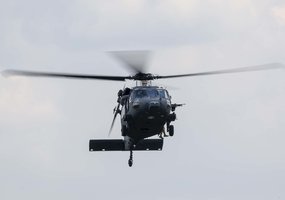 Lietuvos karinių oro pajėgų „Black Hawk“ įgulos pirmą kartą Lietuvoje surengė kovinio šaudymo... - 4