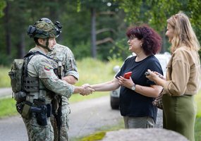 Alytaus įgula nuosekliai stiprina sąveiką su Alytaus miesto ir rajono savivaldybėmis bei kitomis... - 5