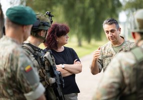 Alytaus įgula nuosekliai stiprina sąveiką su Alytaus miesto ir rajono savivaldybėmis bei kitomis... - 6