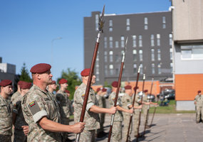 Krašto apsaugos savanorių pajėgų vyriausiajam puskarininkiui įteiktas spontonas - 4