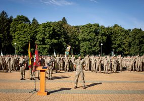 Kęstučio pėstininkų batalione privalomąją pradinę karo tarnybą baigė daugiau nei 300 karių - 1