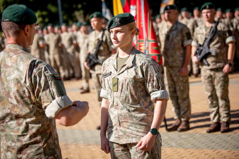 Kęstučio pėstininkų batalione privalomąją pradinę karo tarnybą baigė daugiau nei 300 karių