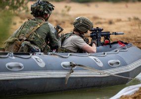 Baigėsi tarptautinės snaiperių pratybos „Baltijos angies kirtis 26“  - 16