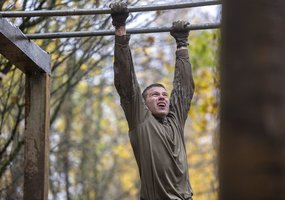 Baigtas jaunųjų inžinierių individualus rengimas – jiems įteiktos juodos beretės - 1