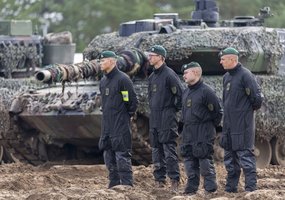Pirmosios Lietuvos tankų įgulos atliko tankų „Leopard“ užtaisymą ir kovinius šaudymus  - 4