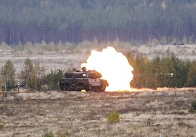Pirmosios Lietuvos tankų įgulos atliko tankų „Leopard“ užtaisymą ir kovinius šaudymus  - 10