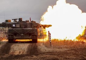 Pirmosios Lietuvos tankų įgulos atliko tankų „Leopard“ užtaisymą ir kovinius šaudymus  - 12